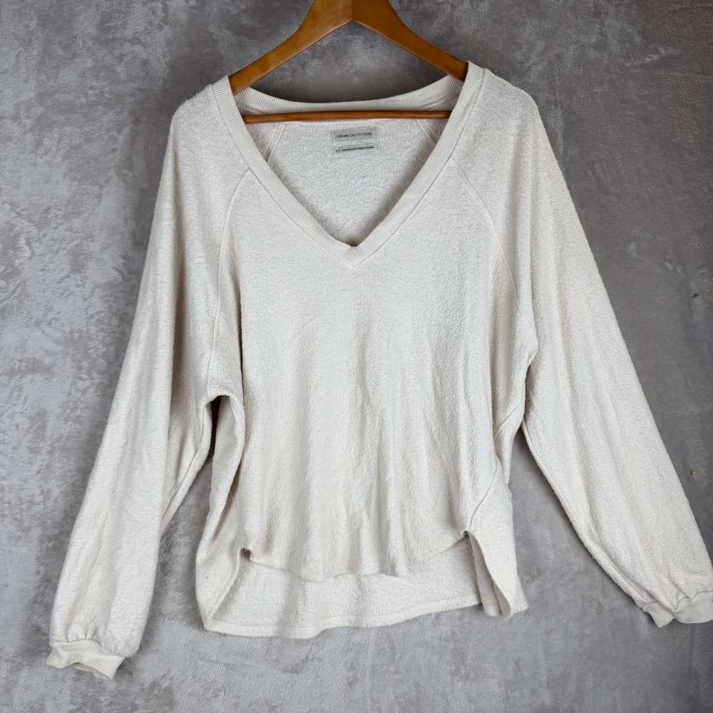 Urban Outfitters Cream V-Neck Textured Knit Pullover Top Small Long Sleeve